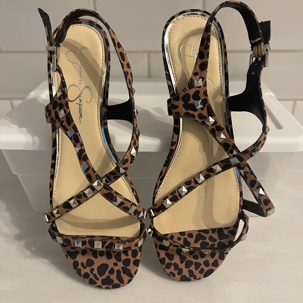 NEW— Jessica Simpson Trixtelle Animal Print sandal